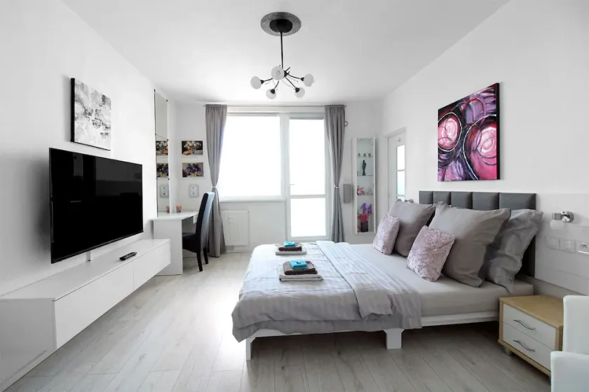 Small one room apartment with balcony - Image 1