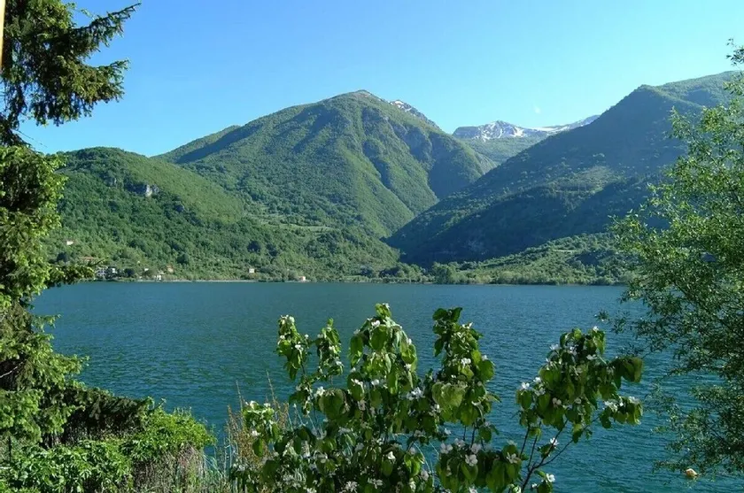 Byhus med terrasse i Scanno, 'The Pearl of Abruzzo' - Image 1