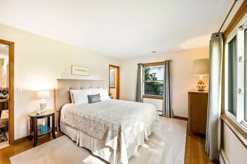 Three bedroom | 2 Bath Ranch Home Steps Away from the Water - Image 1
