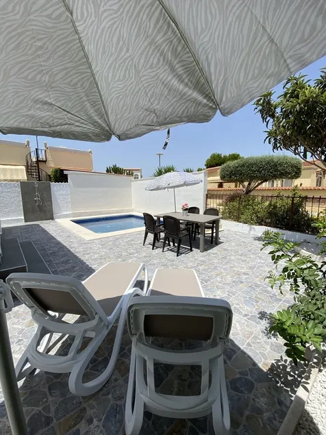Detached, private house with Pool - Image 1