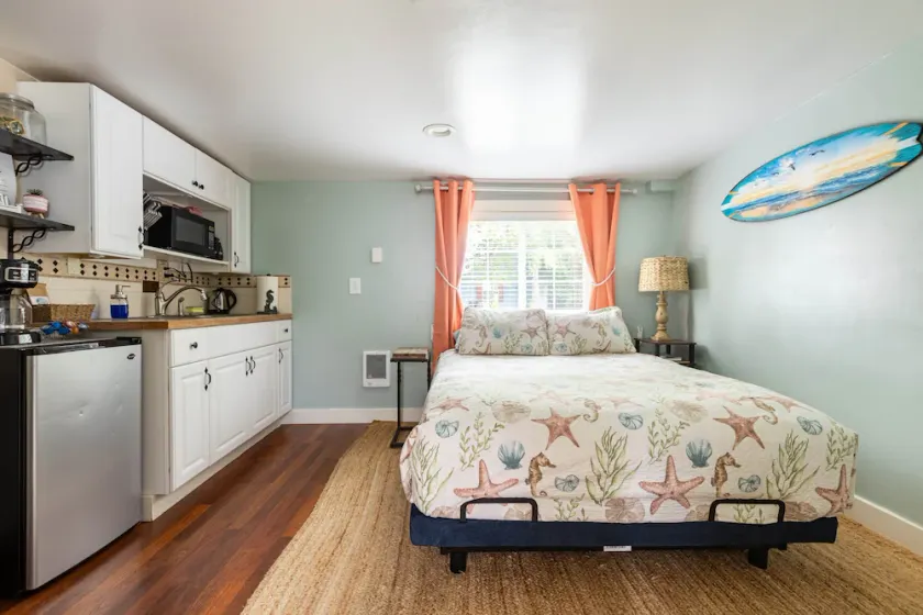 Sandpiper Cottage - A Eclectic Beach Theme -Kitchenette - Image 1
