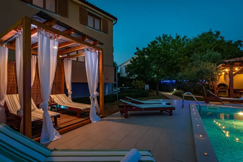 Nye moderne hus med privat pool, tæt på byens centrum og strand - Image 1
