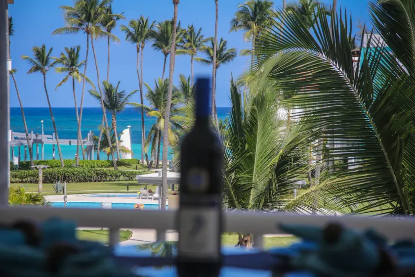 Playa Turquesa - B-302 -Premier Beachfront Ocean View 400mbps Wifi &Free Netflix - Image 1