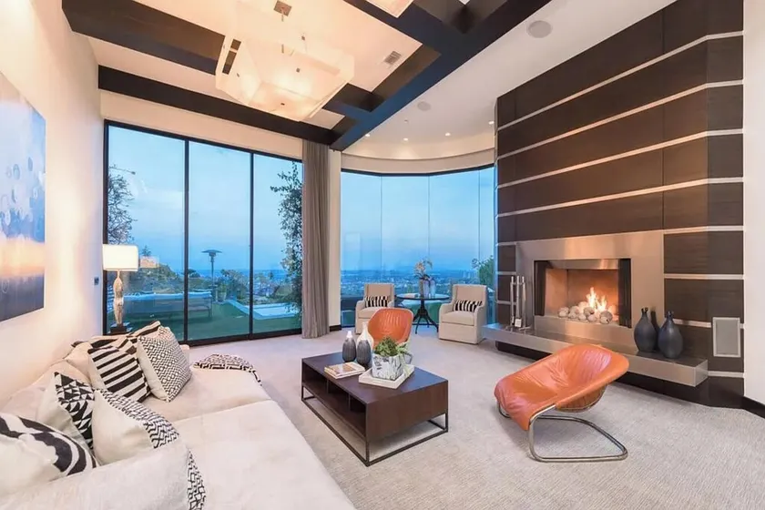 Beverly Crest - Image 1
