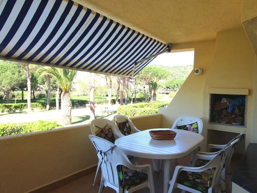 Ground Floor Apartment with Large Terrace Near Beach - Image 1