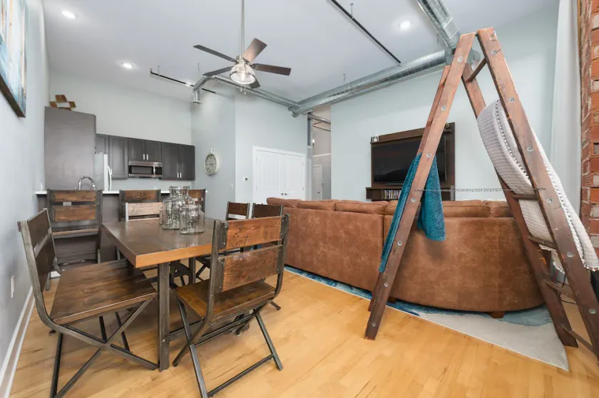 Central Lofts condo- year round pool- hot tub- close to beach - Image 1