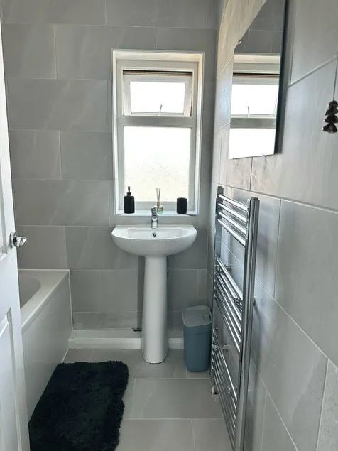 Hartlepool-3 bd House-Sleeps5-Free Parking,Netflix - Image 1