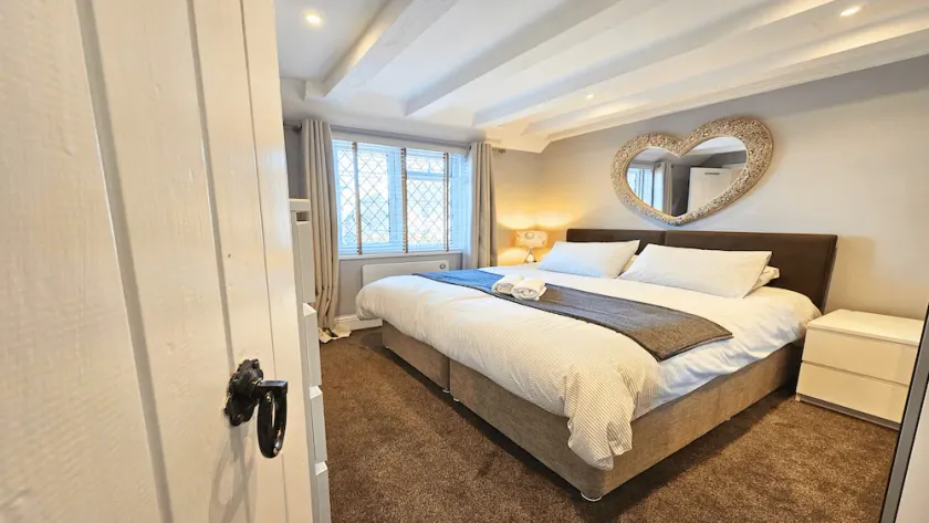 Dove Cott Sleeps 4 Central Location - Image 1