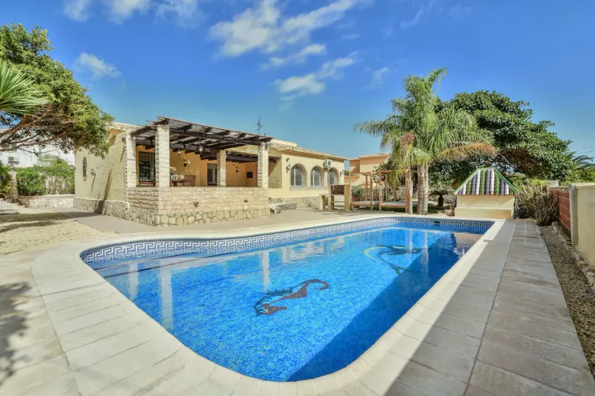 Große 4-Zimmer-Villa mit privatem Pool für 10 Personen in unmittelbarer Nähe zum Strand und Yachthafen - Image 1