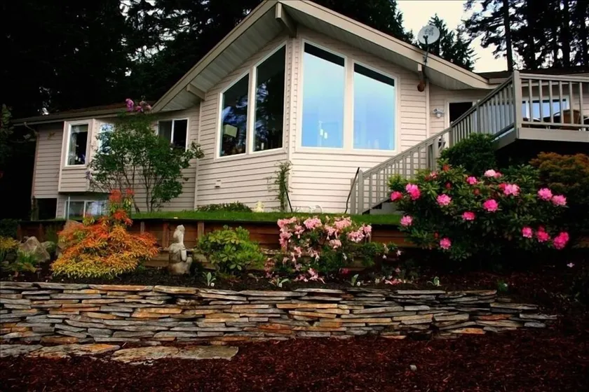 Puget Sound Beach House - Gorgeous Waterfront, Vista - Accesso alla spiaggia - Image 1