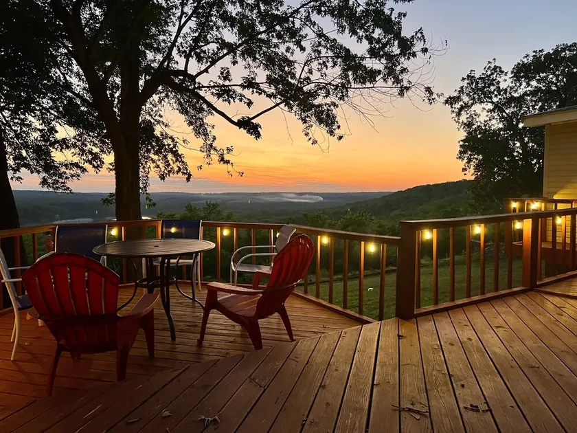 Lakeview Sunset Oasis Retreat on Pettit Mt  near Tahlequah, 4 min drive to lake - Image 1