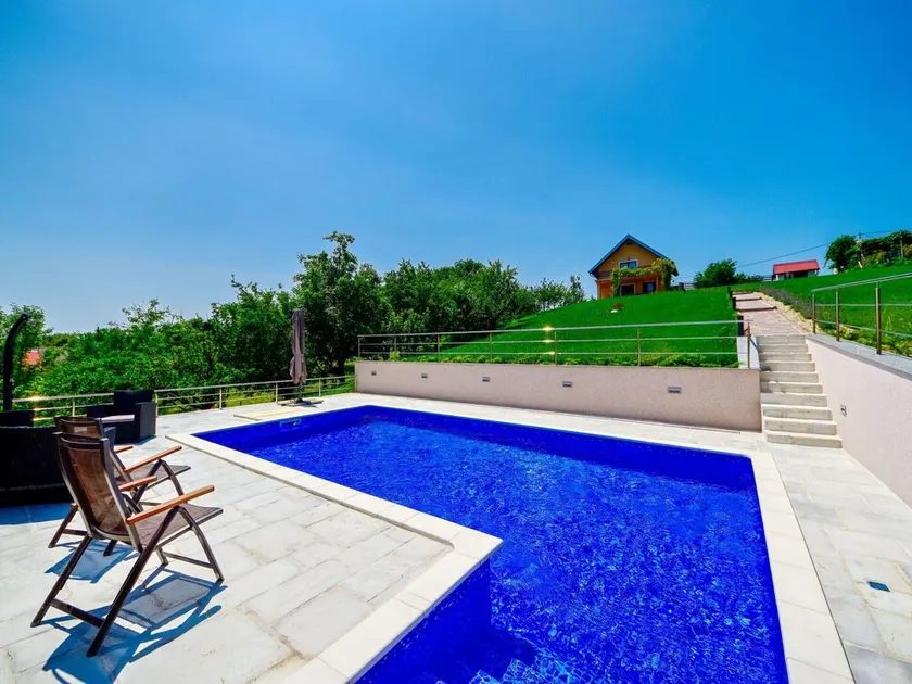 Alleinstehendes Ferienhaus mit Klimaanlage, privatem Pool,  W-LAN, TV, Terrasse, Panoramablick - Image 1