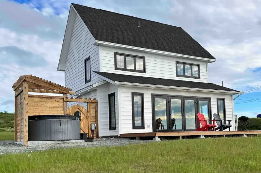 Ocean Front 3Bdrm Saltbox 'SeaForever' w/Hot Tub - Image 1