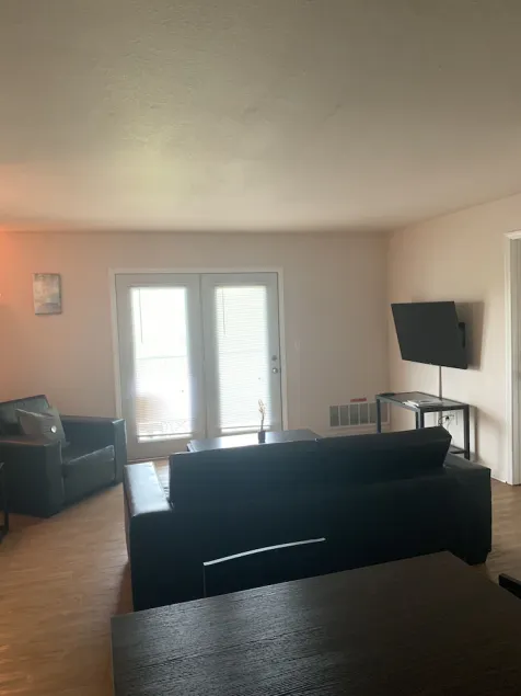 Inviting apartment near multiple ski resorts - Image 1