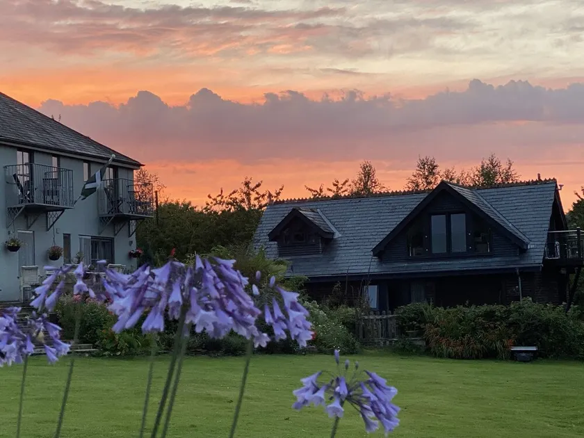 Sea View Barn Apartment at Downton Lodge, Near Dittisham, Peaceful Rural Setting - Image 1