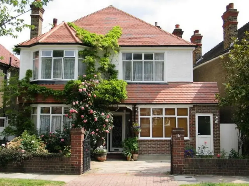 Comfortable  studio  near transport/tube on a quiet road. - Image 1