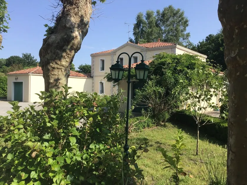 Les Oliviers, Domaine des Sylenes, avec petit-déjeuner, clim, piscine chauffée - Image 1
