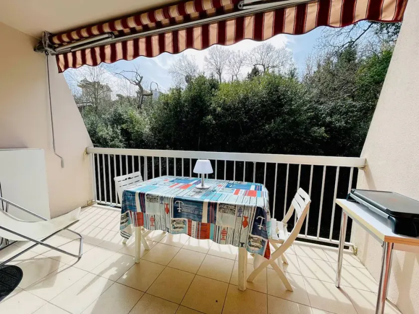 Cozy Studio Near Arcachon Center - 600m from Beach, Balcony, Parking, Sleeps 4 - Image 1