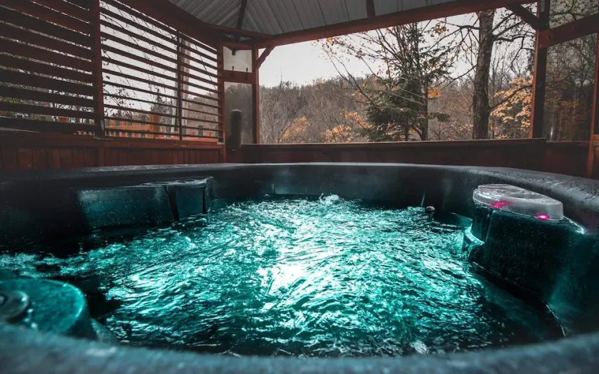 Cozy cottage with hot tub! - Image 1