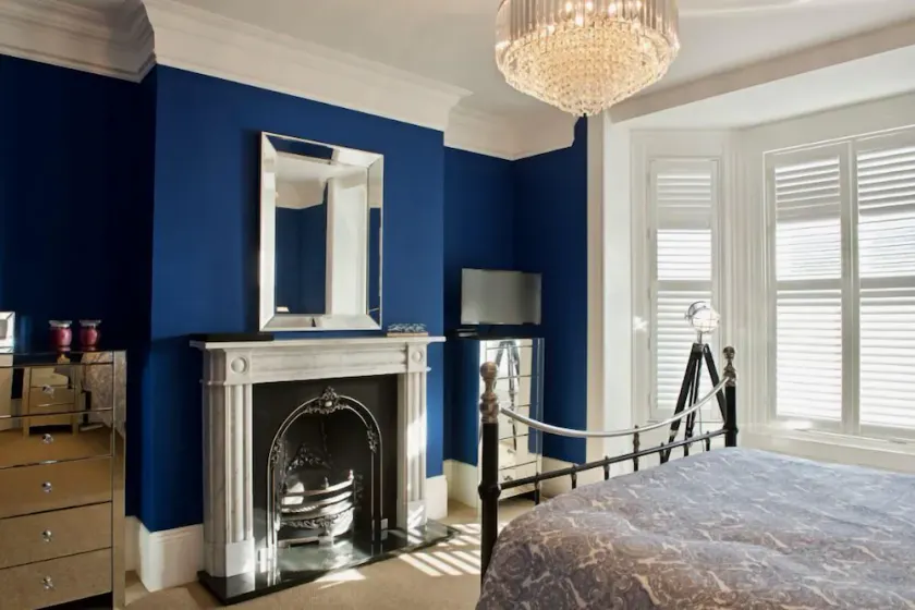 Elegant coastal townhouse located in the heart of  the 'Victoria-Town' area of Deal sleeping 10 - Image 1