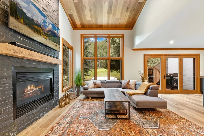 Sleeps 12 w/Hot-Tub & Sauna Right on the gold course!! - Image 1