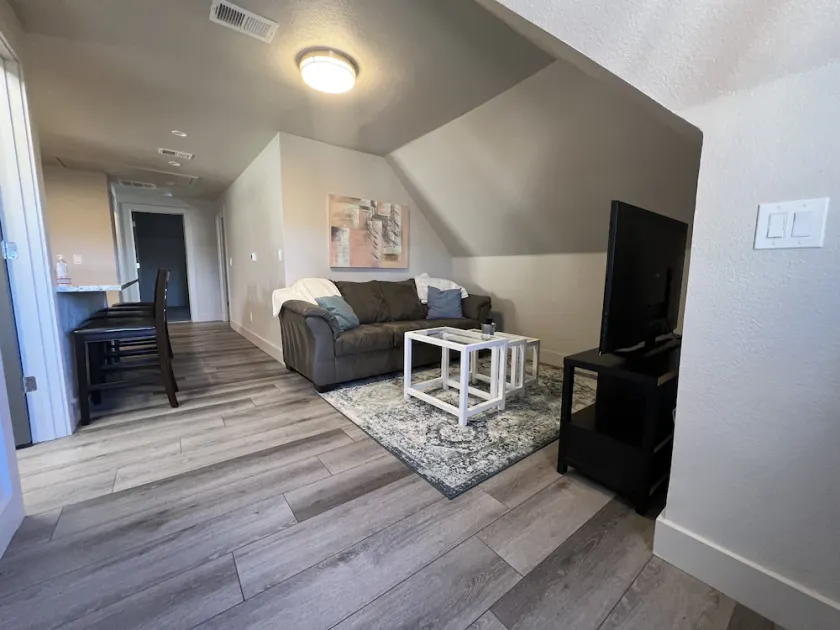 S Broadway 2 bed getaway w Parking - 98 walk score - Image 1