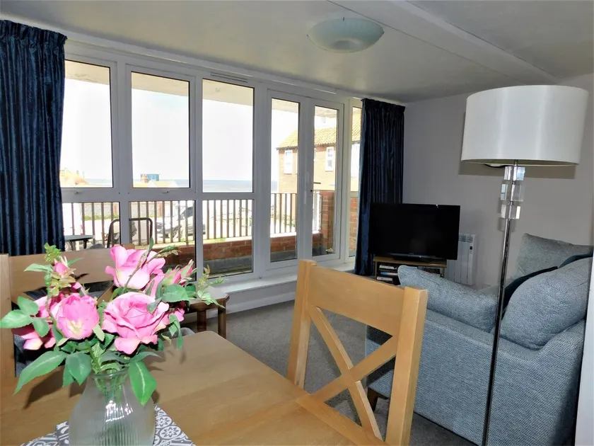 10 Vista Court - Fantastisk panoramautsikt mot staden och havet från denna första våningen lägenhet - Image 1