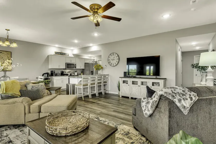 Exquisite Pet Friendly Condo Conveniently Located Close to the Fun In Branson - Image 1