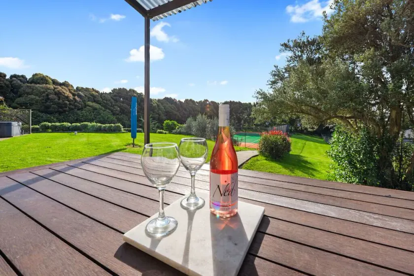 Courtside Quarters - Waihi Beach Holiday Home - Image 1