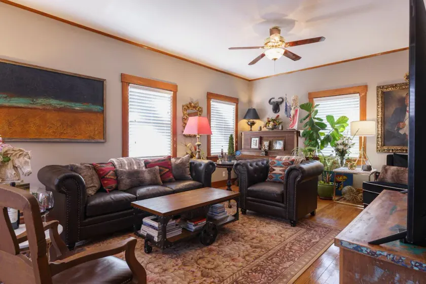 The historic Mahoney House in Russell is ideal for families and large groups. - Image 1