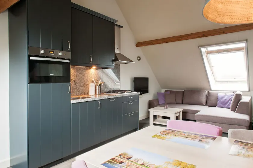 Apartment overlooking the Vecht between Amsterdam and Utrecht, 6-8 people - Image 1