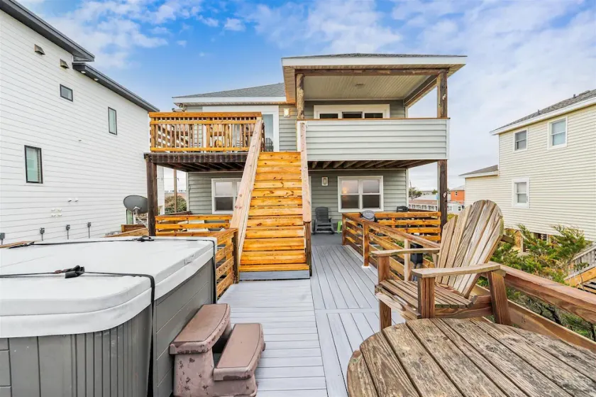 SWEET OCEANFRONT !! MED 4 SOVEVÆRELSER, VARMTUB, DUNE-TOP DECK OG DOG VENNLIGT! - Image 1