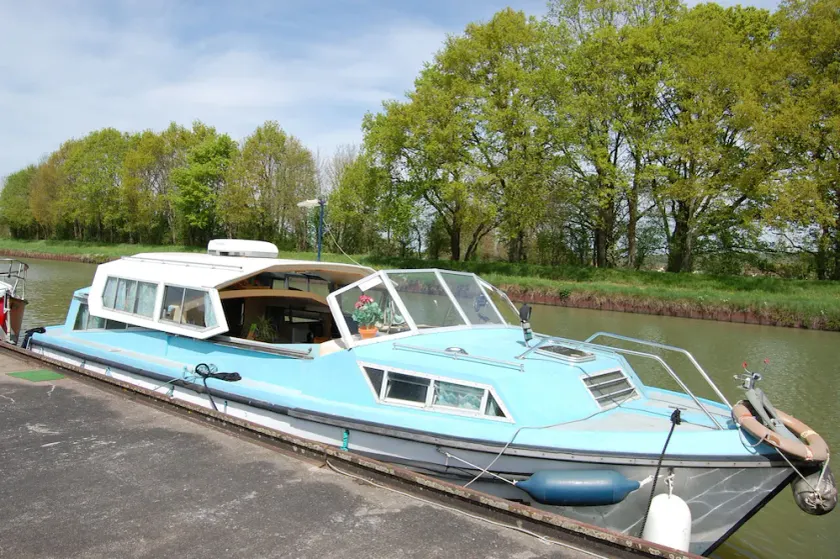 \"OLEA\" BOAT. Nevers. Magny-Cours. Loire. Allier. Loire Valley Center - Image 1