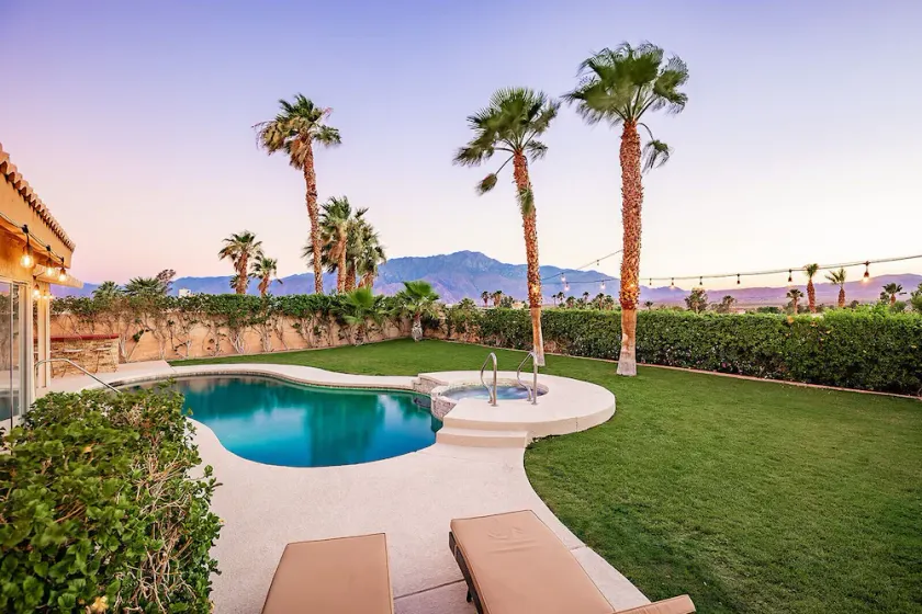 360 Mountain Views, Pool and Spa by MariamsBnb - Image 1