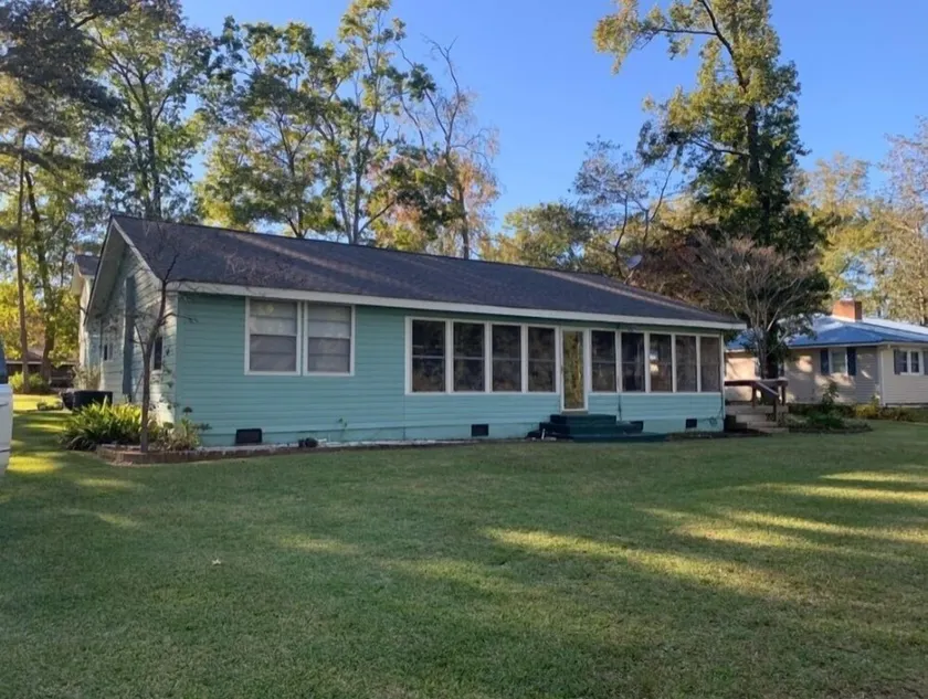 Courtney House on Lake Marion - Image 1