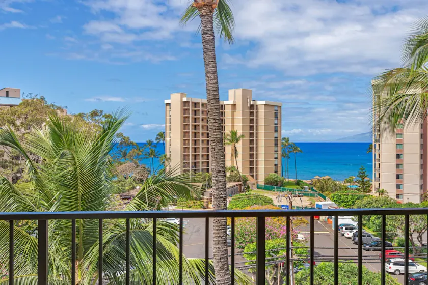 Kahana Manor 502 Remodeled 2 bedroom 2 bath Oceanview - Image 1
