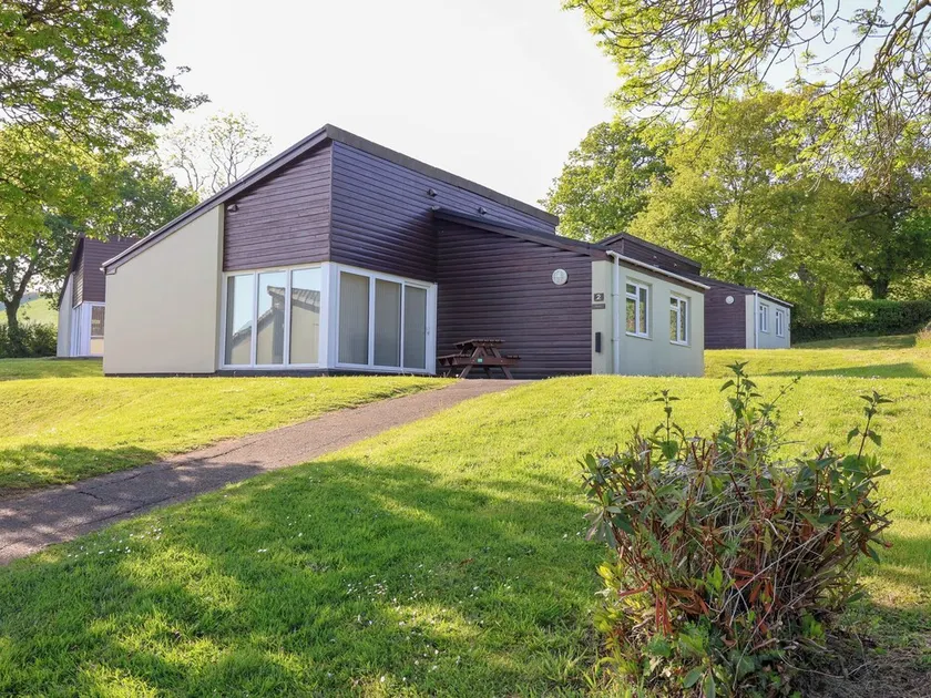 HARCOMBE HOUSE BUNGALOW 2, pet friendly, with pool in Chudleigh - Image 1
