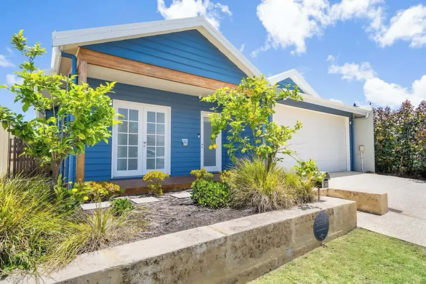 Azzure on Waterville Close to central Dunsborough - Image 1
