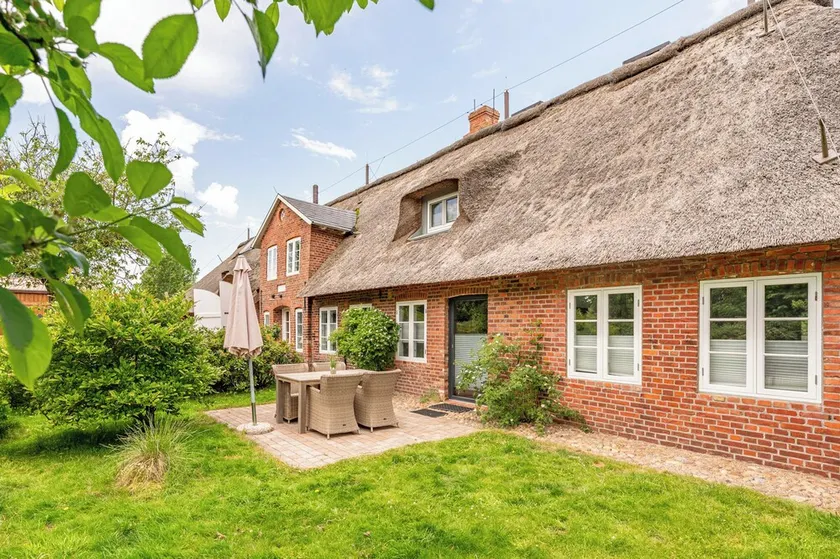 Feel-good atmosphere under thatched roof in the beautiful vacation apartment \"Wa - Image 1
