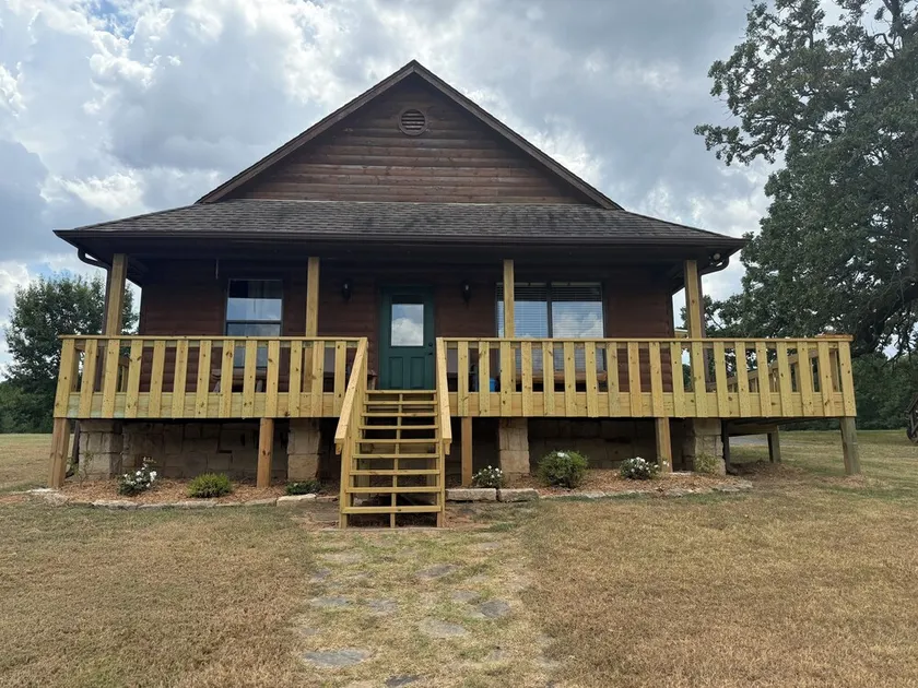 Antler Oaks Lakeside Cabin - Image 1