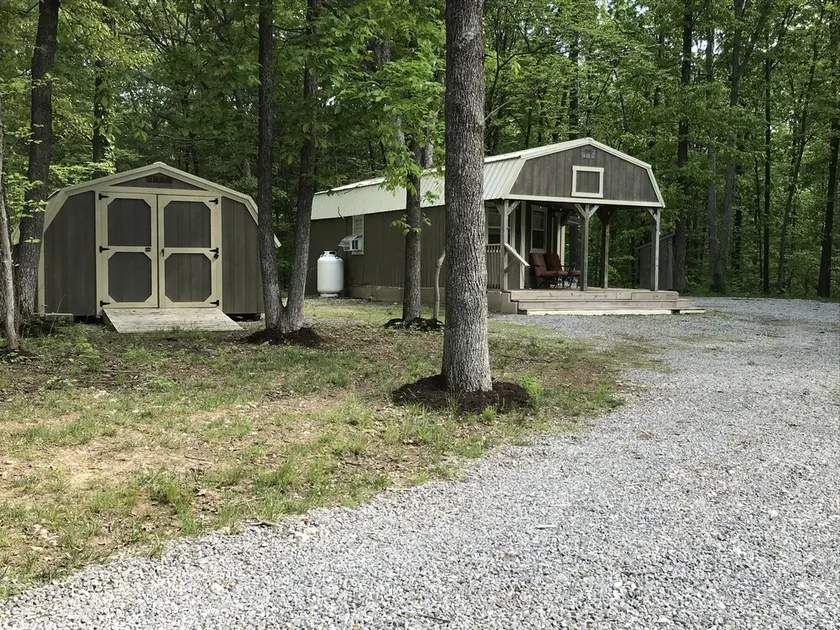 Whispering Oaks - Cozy cabin in the woods - Image 1