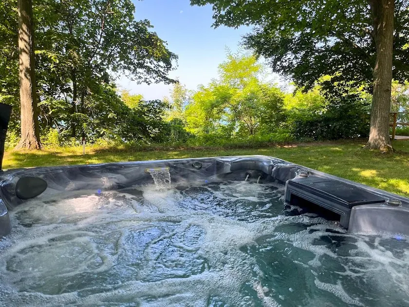 Sunset Serenity, Lakefront Hot Tub - Image 1