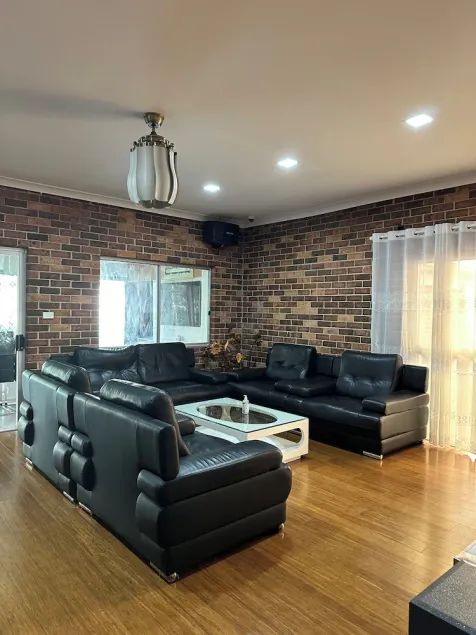 LARGE and COSY HOME IN STRATHFIELD - Image 1