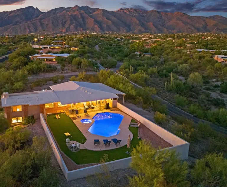  Catalina Foothills Family Friendly Stunning Views Heated Pool Spa Sleeps 16 - Image 1
