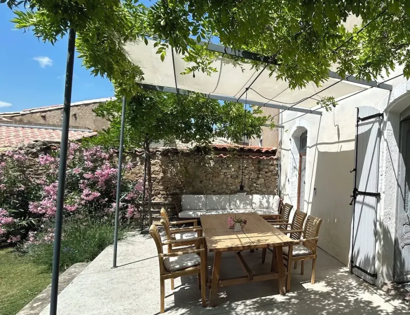 Spacious Townhouse with Garden, Large Terrace & Panoramic Valley View - Image 1
