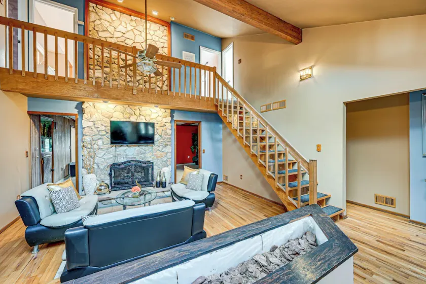 < 1 Mi to Ocean Gate Beach! Lovely Home w/ Hot Tub - Image 1
