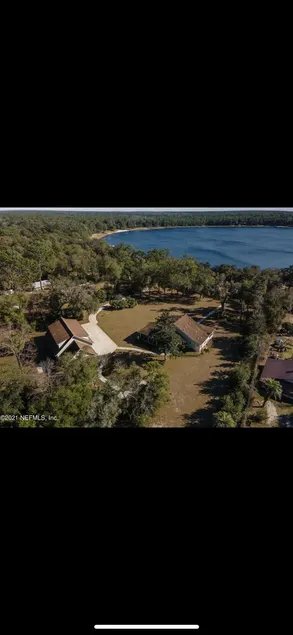 Perfect Lakefront Getaway on clear deep private lake 20 min from Gainesville  - Image 1