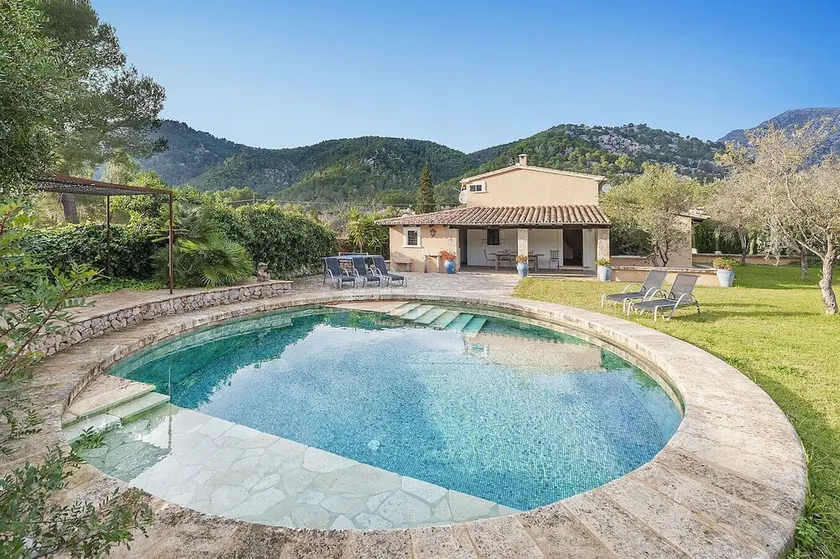 Renovated Villa with Pool and Garden, 900 mts from Pollensa Town - Image 1