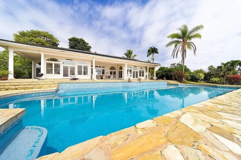 Hale Hilo Bay Tropical Hideaway - Image 1