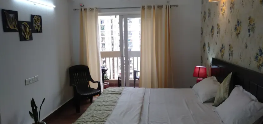 Entire 3 bedroom apartment with WiFI, air condition, attached multiple balconies - Image 1